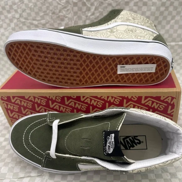 Vans Men’s Sk8-Hi
Desert Skulis Grape Leaf/ VN0A32QGRQV Sneakers - Picture 3 of 16